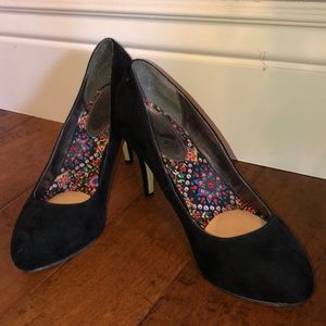 Standard bLack stilettos